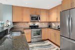 Fully equipped kitchen w/barstool seating 